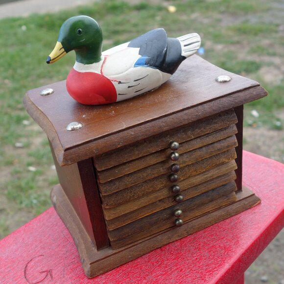 Vintage Wooden Coaster set with Mallard Duck Figurine Holder with 8 Coasters - Picture 2 of 14